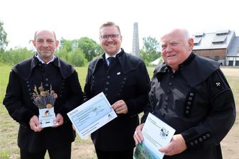 Kleinprojekte-Fonds für Welterbe Montanregion Erzgebirge: Eine Million Euro in fünf Jahren - Heiko Götze, Steve Ittershagen und Jörgen Schütze (v.l.) auf der Haldenlandschaft Alte Elisabeth.