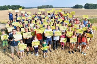 Kleinschirma: Landratsamt genehmigt zwei riesige Windräder - Etwa 80 Anwohner hatten am 18. August gegen den Bau von Windkraftanlagen bei Kleinschirma protestiert- damit hatten sie auch ein Zeichen für den neuen Landrat Dirk Neubauer setzen wollen. 