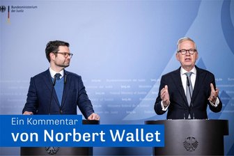 Kleinteilige Bürokratie als Fortschrittsbremse - Lutz Goebel (r), Vorsitzender des Nationalen Normenkontrollrates (NKR), spricht auf der Pressekonferenz neben Marco Buschmann (FDP), Bundesminister der Justiz, anlässlich der Übergabe des Jahresberichts.