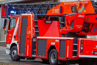 Kleintransporter brennt komplett aus - 