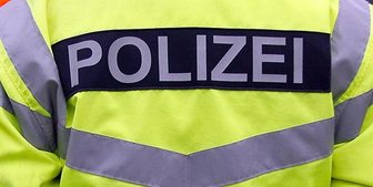 Kleintransporter kollidiert mit Krankenwagen -