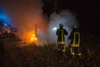 Kleinwaltersdorf: Bauwagen des Sachsenforsts in Flammen -