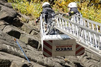 Kletterer stürzt an Felswand ab -