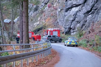 Kletterin stürzt 25 Meter tief und stirbt - Kameraden der Feuerwehr Wolkenstein kamen zum Einsatz, um die Frau zu bergen.