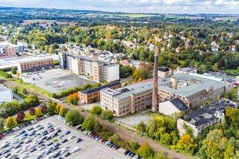 Klimawandel und die Folgen für Chemnitz: Mehr tropische Nächte und Dachgeschosse, in denen niemand mehr wohnen möchte - Blick auf die Dächer von Chemnitz. Wird man es in 30 Jahren in den oberen Geschossen von Gebäuden noch aushalten können?