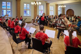 Klingende Saiten: Zwickaus Zupforchester lädt zum Gratis-Konzert - Das Zupforchester Zirlibo bei einem früheren Auftritt.