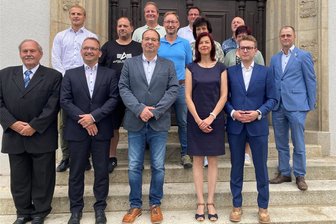 Klingenthal: Eine Wahl wird zur knappen Sache - Der neugewählte Klingenthaler Stadtrat mit Oberbürgermeisterin Judith Sandner (Freie Wähler).