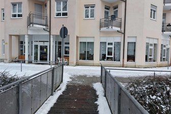 Klingenthaler Café B: Neue Veranstaltungsreihe will Menschen zusammenbringen - In diesen Räumen in der Schlossstraße 1c Klingenthal befindet sich das Café B. Das Besteht für Brotkorb, Beratung, Begegnungen, aber auch Beistand.