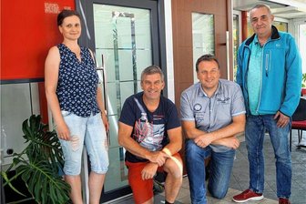 Klingenthaler Fensterbaufirma Nickel stemmt XXL-Auftrag - Das Büro-Team von Heiko Nickel (rechts): Andrea Dölling (Buchhaltung), Mario Baumann (2. von links - Außendienst) und Jens Berger (kaufmännischer Bereich).