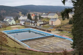 Klingenthaler Freibad soll ab April saniert werden - Badesaison soll im August starten -