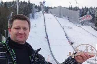 Klingenthaler Händler dürfen wieder Fan-Artikel unters Volk bringen -