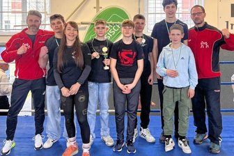 Klingenthaler stark im Seilquadrat - Ein wahrlich starkes Team: Die Boxstaffel des VSV Eintracht Klingenthal drückte der Sachsenmeisterschaft in Roßwein ihren Stempel auf.