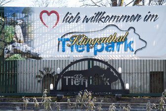 Klingenthaler Tierparkverein mit 10.000 Euro Defizit: Rathaus will Minus ausgleichen - Im Tierpark Klingenthal werden die Besucher von diesem Banner begrüßt.