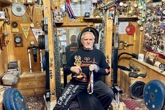 Klingenthaler trägt den Kühlschrank auch gerne mal alleine - In diesem Raum trainiert Horst Echtner mehrfach in der Woche. Dass es sich lohnt, ist um ihn herum sehr gut zu erkennen.