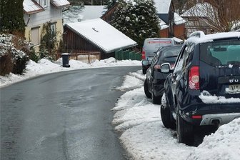 Klingenthaler Zollstraße soll vorübergehend als Tempo-30-Zone ausgeschildert werden - Auf der Klingenthaler Zollstraße wird es im Winter und bei Schneefall eng.