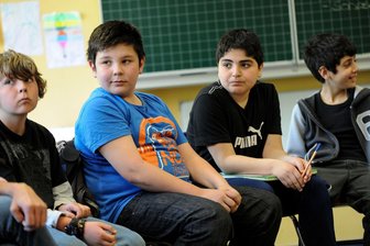 Klingt nach Gruppenrat wie zu DDR-Zeiten, ist aber etwas völlig anderes: Sachsen will Idee des Klassenrats an allen Schulen verankern - In anderen Bundesländern gibt es das Konzept des Klassenrats schon seit Jahren, im Foto zum Beispiel in Essen in Nordrhein-Westfalen. Nun will Sachsen im großen Stil nachziehen.