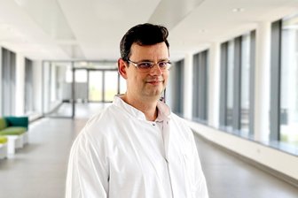 Klinik in Zwickau lädt zu Hautkrebs-Vortrag ein - Dr. Dimitar Antonov ist 1. Oberarzt der Klinik für Hautkrankheiten und Allergologie am Klinikum.