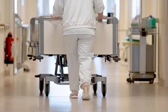 Kliniken für Nachbesserungen an Lauterbachs Reform-Plänen - Die bisherigen Vorschläge zur Reform der Krankenhaus-Finanzierung aus dem Bundesgesundheitsministerium könnten auch in Sachsen dazu führen, dass leistungsfähige medizinische Standorte wegfallen.