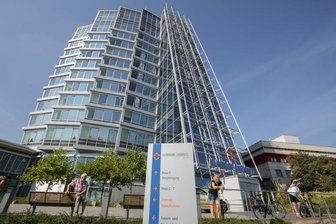 Klinikum Chemnitz arbeitet jetzt im Pandemie-Modus - Am Dienstag lagen 31 Sars-CoV-2-Infizierte im Klinikum Chemnitz, drei von ihnen mussten beatmet werden. Elf weitere Patienten galten als Verdachtsfall.