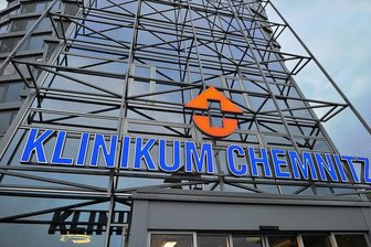 Klinikum Chemnitz auf dem Weg zum Normalbetrieb - Das Klinikum Chemnitz war über Monate hinweg Schwerpunktkrankenhaus bei der Behandlung von Corona-Patienten in Sachsen. Nun zieht wieder mehr und mehr der Alltag in das größte Krankenhaus der Region ein.