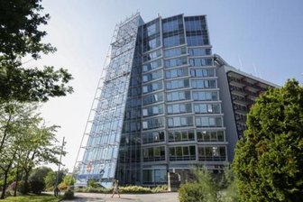 Klinikum Chemnitz erhält 30 Millionen Euro für Zusammenlegung der Neurologie-Standorte - Das Bettenhaus des Klinikums an der Flemmingstraße.