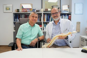 Klinikum Chemnitz: Krebspatient kann wieder Leistungssport machen - Jörg Seifert (links) wurde erfolgreich von Matthias Kirsch und seinem Team operiert.