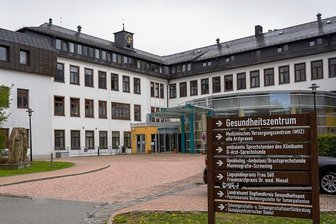 Klinikum Obergöltzsch muss für Gas das Vierfache zahlen - Das Klinikum Obergöltzsch Rodewisch zahlt ab 2023 eine Millionen Euro mehr für die Gasversorgung. Die Klinikleitung hofft auf einen finanziellen Ausgleich durch den Landkreis und staatliche Hilfe.