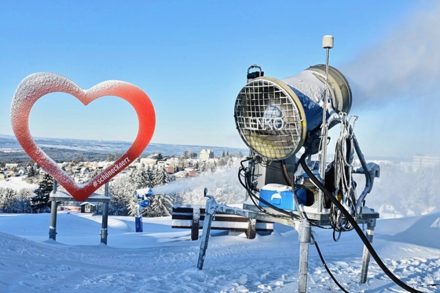 Klirrende Kälte und blauer Himmel: Im Vogtland startet die Skisaison - 