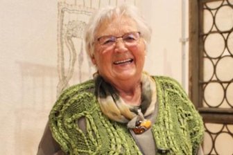 Klöppeltage bieten Trends und Tricks - Die gebürtige Niederdorferin Anita Walther freute sich über die Auszeichnung Goldene Spitze.