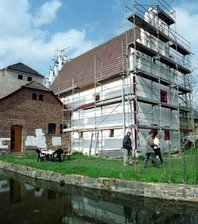 Klosterschule gibt weitere Schätze frei - 
              <p class="artikelinhalt">An der Klosterschule erkennt man die Schönheit der Anlage. Seltenheitswert besitzen in der hiesigen Region die Stufengiebel. Sie kommen vor allem im Norden Deutschlands vor. </p>
            