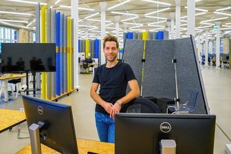 "Kluger Kopf" aus Chemnitz: Staffbase-Chef Böhringer gehört zu den besten Jungunternehmern in Deutschland - Martin Böhringer in seiner Firma in einem umgebauten alten Industriegebäude in Chemnitz - dem Wirkbau. 