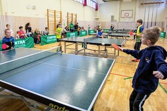 Knirpse ermitteln die Besten an der Platte - Beim Plauener Ortsausscheid der Tischtennis-Mini-Meisterschaft wurde um jeden Ball gekämpft.