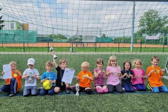 Knirpse spielen Meister aus -
