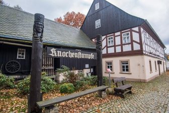 Knochenstampfe wird zu Schmuckstück ausgebaut - Die Knochenstampfe in Dorfchemnitz soll im kommenden Jahr umfassend saniert werden. Vor allem der fehlende zweite Rettungsweg und der Brandschutz schränkten die Nutzung des Museums zuletzt stark ein.