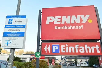 Knöllchen-Ärger auf Supermarkt-Parkplatz im Vogtland: Jetzt spricht Penny - Wer auf dem Parkplatz des Klingenthaler Penny ohne Parkscheibe parkt, muss mit einem Knöllchen in Höhe von 29,90 Euro rechnen. Das sorgt in sozialen Netzwerken für Aufregung und Ärger.