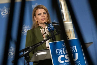 Koalition uneins über Belastung Angehöriger im Pflegefall - Die Pflegebevollmächtigte Katrin Staffler meint, "mit Klein-Klein" komme man angesichts der Pflege-Herausforderungen nicht weiter. (Archivbild)