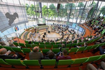 Koalitionspläne kommen nicht voran: Bleibt die sächsische Verfassung nun doch unangetastet? - Sachsens Verfassung sei "modern und zeitgemäß", sagte Landtagspräsident Matthias Rößler (CDU) auf der Feierstunde zu ihrem 30-jährigen Bestehen am Mittwoch der vergangenen Woche.
