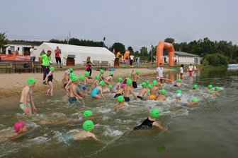 Koberbachtal-Triathlon startet mit Rekord - Nachdem 2022 die Schwimmstrecken beim Koberbachtal-Triathlon aufgrund fehlenden Wassers ausfallen mussten, kann dieses Jahr das Programm ganz normal ablaufen. Den Auftakt in den Wettkampf machen am Freitag Grundschüler der Region.