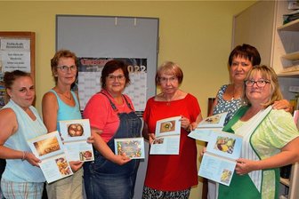Kochbuch für Tafel in Reichenbach: Was machen aus Avocado, Aubergine & Co? - Sie haben an dem kleinen Kochbuch mitgewirkt (von links): Mandy Blank, Marion Gruschwitz, Beate Werner, Elke Hartmann, Petra Beek und Andrea Seifert von der Tafel Reichenbach.