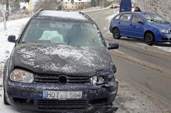 Škoda-Fahrerin gerät in Gegenverkehr - Nach der Kollision mit dem Gegenverkehr waren beide Fahrzeuge nicht mehr fahrbereit.