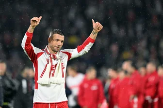 Köln-Ikone und Kultfigur: Podolski beendet seine Karriere - Kult in Köln: Lukas Podolski hat früh die Herzen der FC-Fans erobert. (Archivbild)