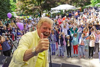 „König der Kinderdisco“ Volker Rosin sorgt für gute Laune: Was am Wochenende im Landkreis Zwickau los ist - Ob im Saal oder draußen: Volker Rosin, der am Freitag in die Sachsenlandhalle kommt, ist ein Garant für super Stimmung.