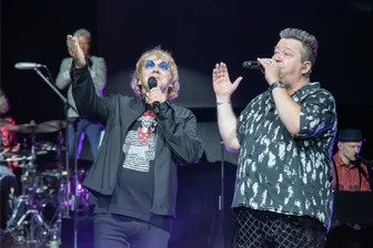 Könige der Herzen - Die Prinzen im Vogtland - Die Prinzen mit den Sängern Tobias Künzel (links) und Sebastian Krumbiegel (rechts) gaben im Naturtheater in Bad Elster am Freitag ein umjubeltes Konzert.