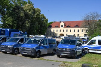 „Königreich Deutschland“ verboten, Festnahmen in Halsbrücke und Döbeln – Fragen und Antworten zur Lage in Mittelsachsen - Das Kanzleilehngut Halsbrücke steht im Fokus einer bundesweiten Razzia gegen die sogenannte Reichsbürger-Bewegung.