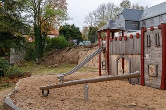 Königsfeld investiert in Gedenkstein und Stützwand - 