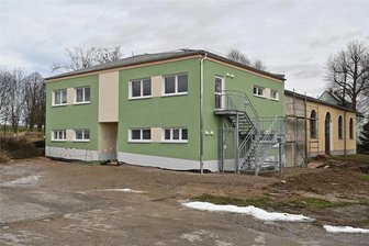 Königshain-Wiederau investiert in den Sport: Turnhallenanbau kurz vor Abschluss - Der neue Anbau an die Turnhalle Wiederau steht. Noch erfolgen einige Restarbeiten, dann kann der Trakt in Betrieb gehen.
