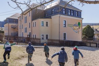 Königswalde nimmt Geld für Kinder in die Hand - An der Grundschule in Königswalde soll auch das Außengelände neu gestaltet werden.