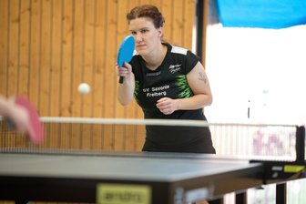 Können die Freiberger Tischtennisspielerinnen den Bock umstoßen? - Optimistisch: Simone Röstel hofft mit ihren Saxonia-Damen am Samstag auf den ersten Saisonsieg.