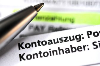 Köpping fordert besseren Schutz für Pfändungsschutzkonten - Hochverschuldete Menschen können mit einem sogenannten P-Konto einen festen Betrag vor einer Kontopfändung schützen. (Symbolbild)