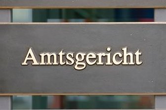 Körperverletzung im Amt: Polizist wehrt sich gegen Gerichtsurteil -